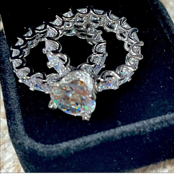 Emerald Cut Dia Wedding Eternity Ring - Picture 9 of 11